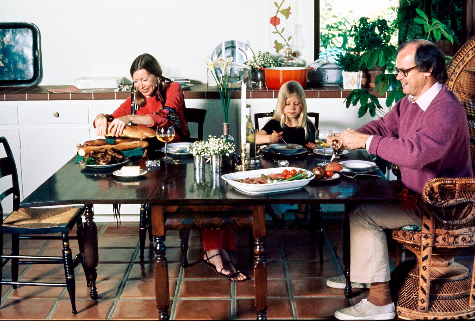 The Photos of Joan Didion That Defined the Californian Kitchen