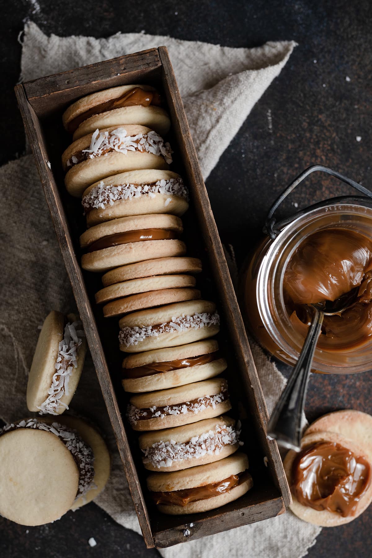 Alfajores {AKA Dulce de Leche Sandwich Cookies}