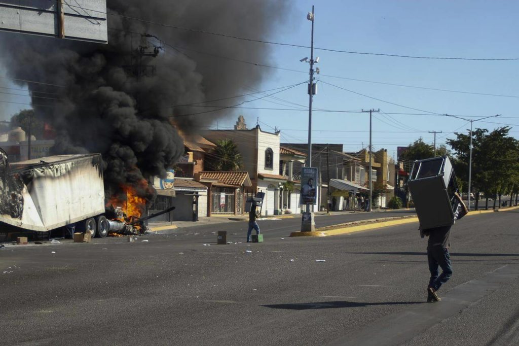 Canadian tourists remain barricaded in hotel amid Mexican cartel violence