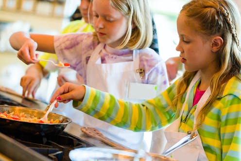 Maths, reading and better nutrition: all the reasons to cook with your kids